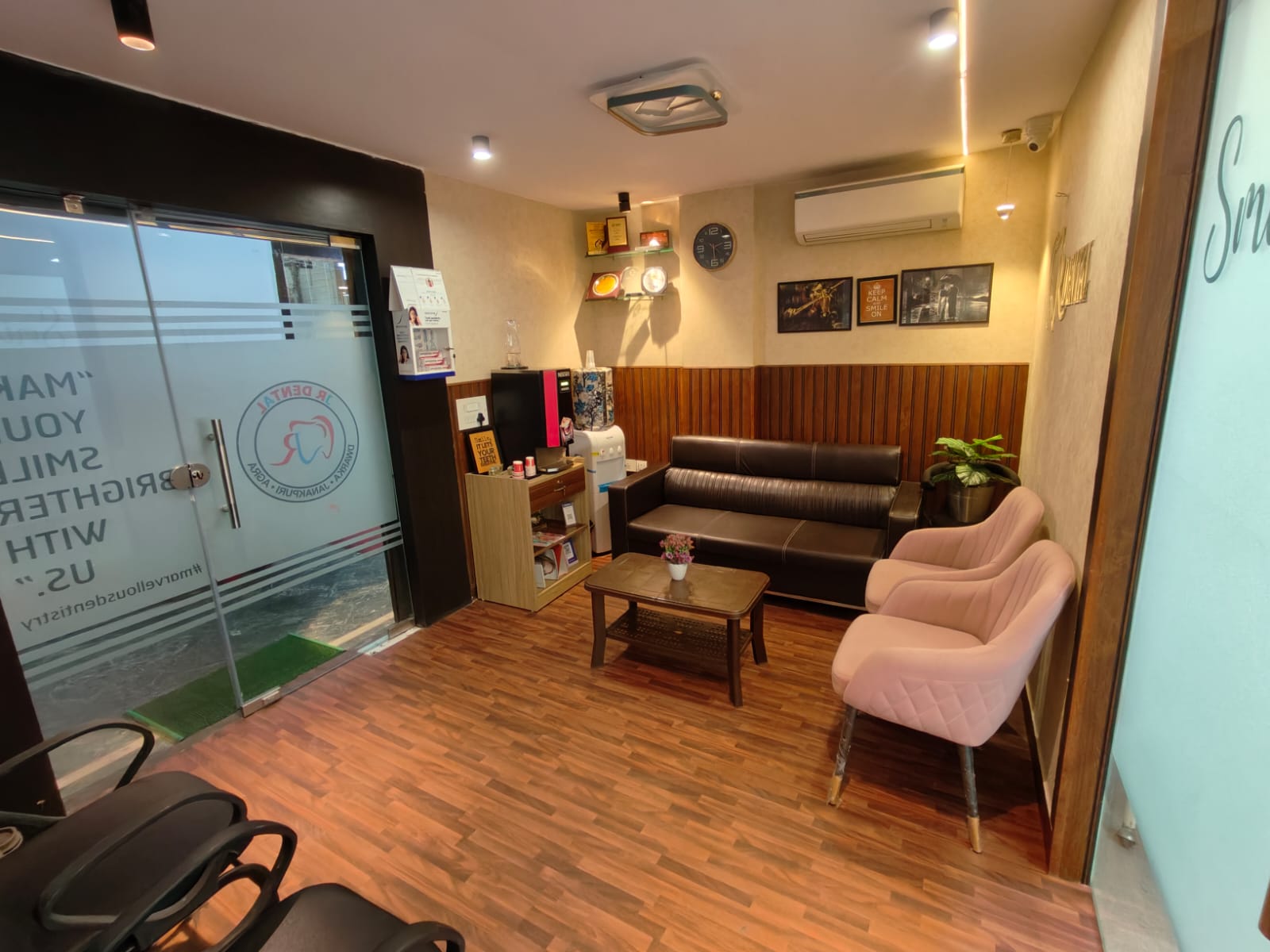 warm-welcome-area-for-dental-tourism-patients-best-clinic-delhi.jpg